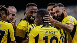 بنزيما يقف خلف عوار: تأكيد على التزام الاتحاد والتحديات في دوري روشن السعودي بنزيما