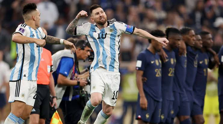 توقيع غير متوقع: فضيحة الحكم في مباراة الكونكاكاف تثير الجدل الكونكاكاف