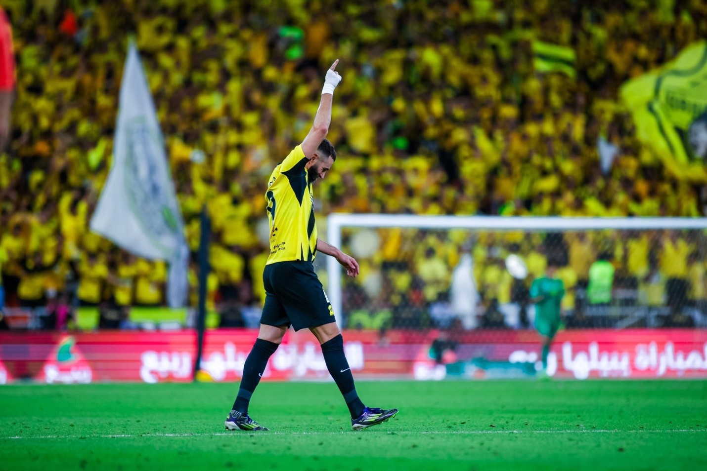 التصريحات النارية من نجوم الاتحاد: بنزيما وموسى ديابي يقودان المشوار نحو المجد بعد انتصار تاريخي على الهلال الاتحاد