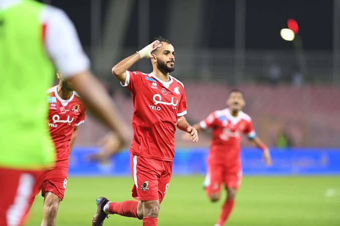 ضمك يتخذ قراراً حاسماً مفاضلة مدرب الفريق بين هزاع الغامدي وعبد الله القحطاني كبديل لنكودو قبل مواجهة الأهلي ضمك