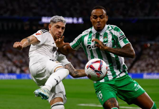 برشلونة يتغنى بخسارة ريال مدريد تحليل شامل لمواجهة ريال بيتيس التي هزت الليغا ريال مدريد