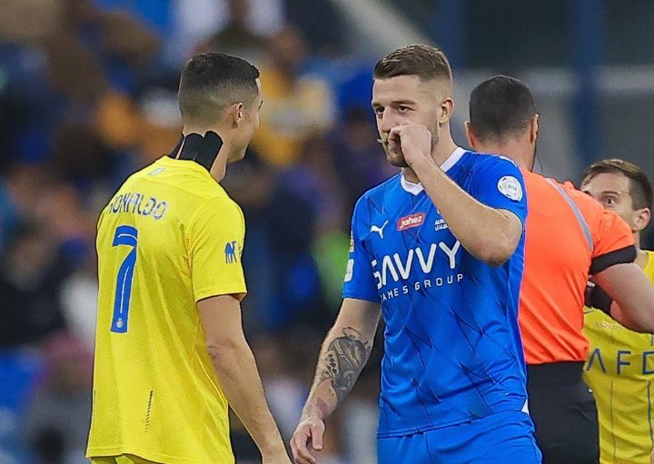 توتر في اللحظات الحاسمة مشهد جدلي بين سافيتش والقحطاني يُلقي بظلاله على مباراة الهلال وضمك الهلال