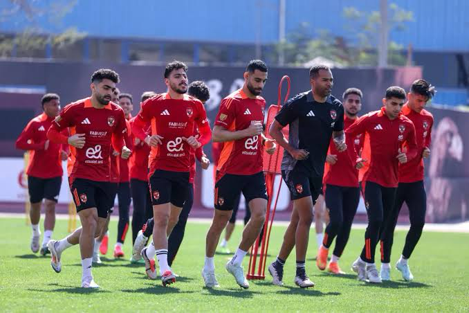 تصاعد التوترات الداخلية والتحديات الفنية صراع الأهلي المصري وشباب بلوزداد الجزائري قبل مواجهة دوري الأبطال الأهلي