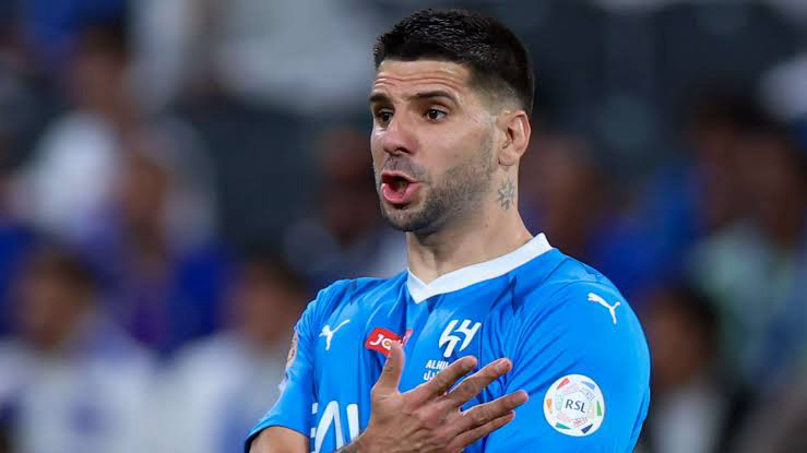 تحذير طبي يصدم الجماهير صحة ميتروفيتش على المحك وإدارة الهلال تحت المجهر الهلال