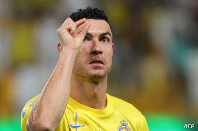 خفايا الصالون: أسرار القصات وتجارب لا تُنسى مع نجم النصر وأسراره النصر