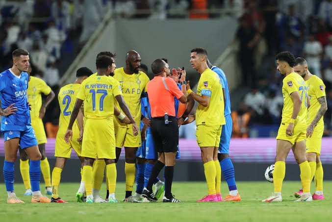 قبل ديربي الهلال والنصر قرارات حاسمة للمدربين والغيابات المؤثرة الهلال والنصر