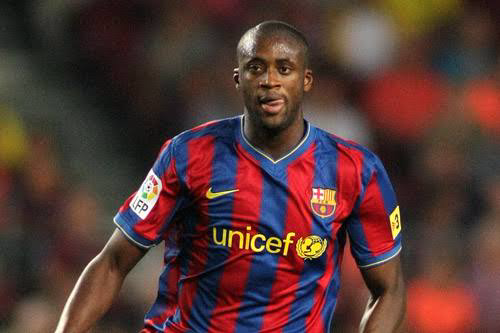 “يايا توريه يكشف أسرار برشلونة: من تحديات رونالدينيو إلى معاناة ميسي في التدريبات” يايا توريه