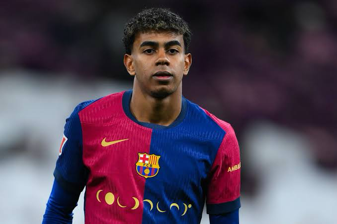 برشلونة يُعيد تشكيل مستقبل الفريق مع تجديد عقد يامال براتب قياسي حتى موسم 2030 لامين يامال