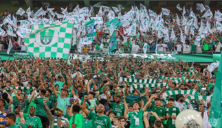 تلاعب في التيفو أم استفزاز مباشر؟ جدل واسع حول “تيفو القطة” ومطالبات بمعاقبة جماهير الأهلي التيفو