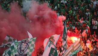 تلاعب في التيفو أم استفزاز مباشر؟ جدل واسع حول “تيفو القطة” ومطالبات بمعاقبة جماهير الأهلي التيفو