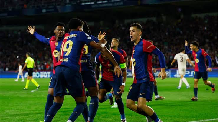 برشلونة يُحرز فوزاً ساحقاً 4-0 على دورتموند ويقترب من نصف نهائي دوري الأبطال بعد ست سنوات برشلونة