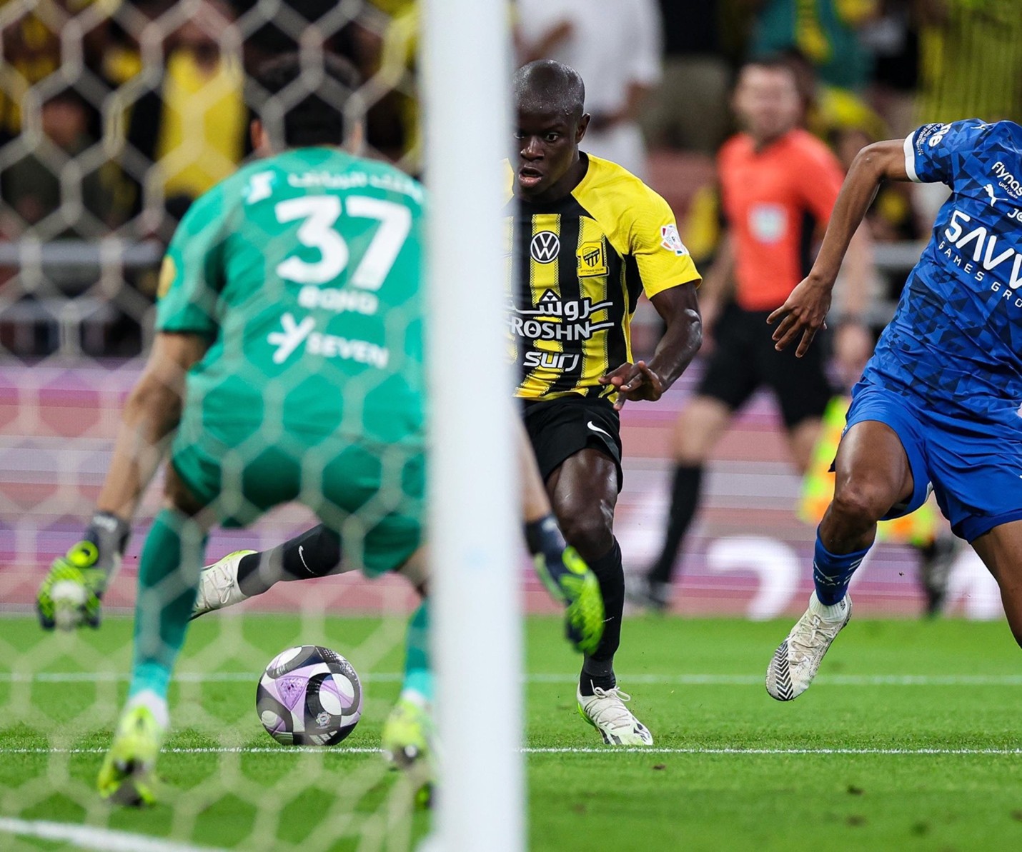 الاتحاد يُثبت استمراره مع نجولو كانتي: النمور يردون على تقارير رحيل النجم الفرنسي الاتحاد