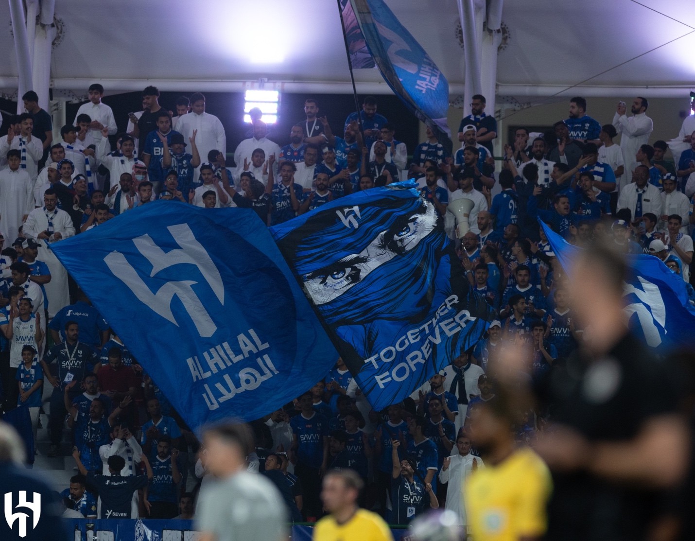 محمد الدعيع يتحدى التراجع المحلي: هل يستطيع الهلال القضاء على ريال مدريد وبرشلونة؟ محمد الدعيع